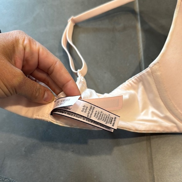 Victoria's Secret Perfect Shape Push Up Smooth Bra - Picture 3 of 3
